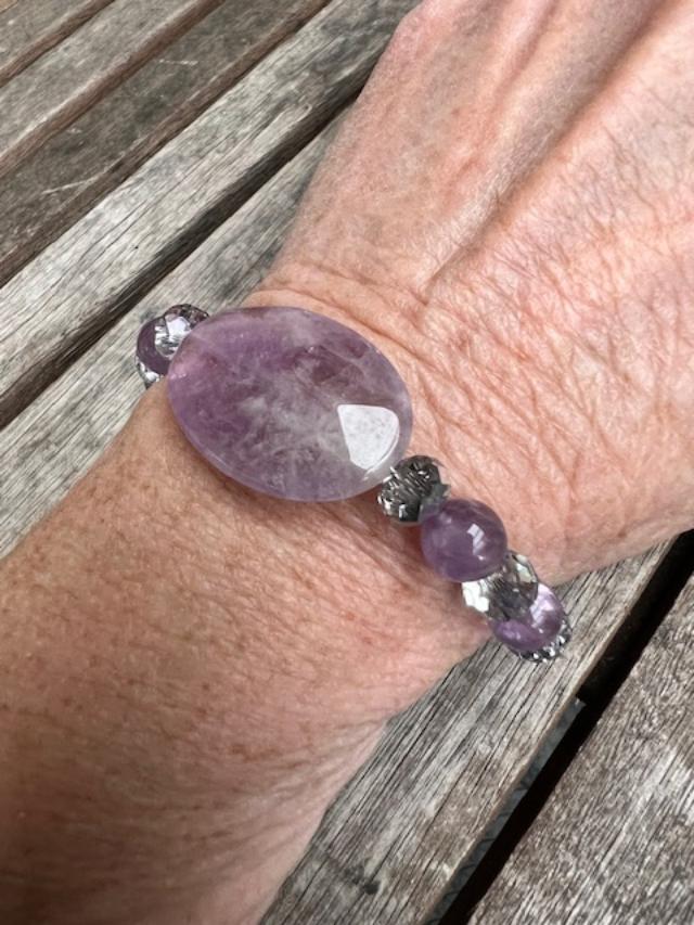 Bracelet with Amethyst and Crystals